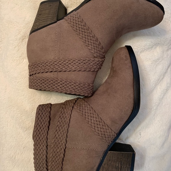 Journee Collection Senica Ankle Boots - Picture 3 of 6